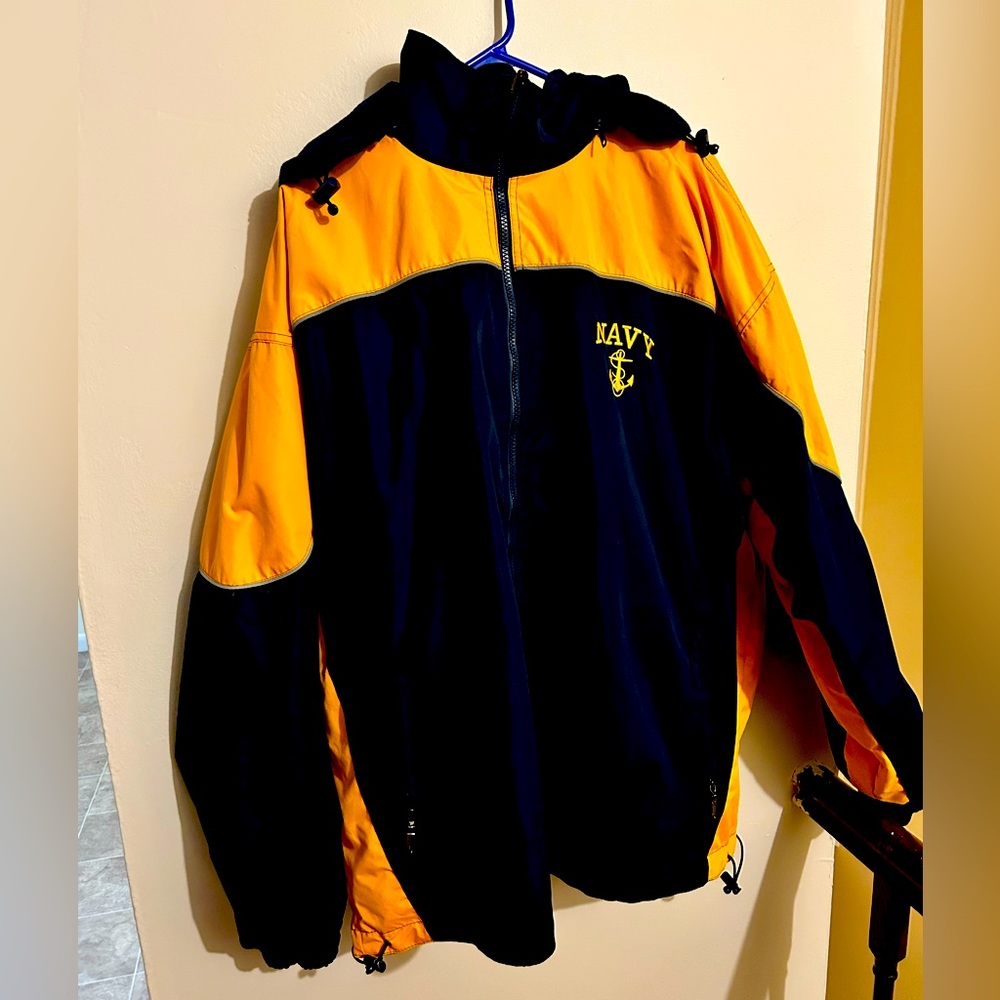 Chenero men’s reversible coat states navy on both sides. Appears to be an XL.